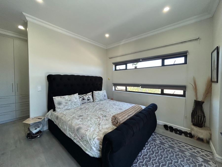 To Let 4 Bedroom Property for Rent in Sandown Western Cape